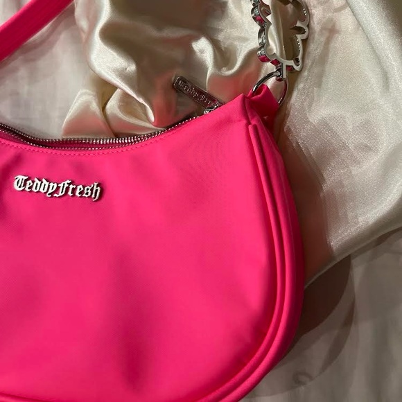 Like New!!! - Teddy Fresh Bag in Pink - Picture 4 of 4